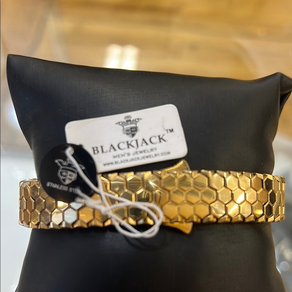 Gold Jewelry Accessory with Elegant Design - Picture 3 of 5